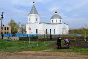 Православный субботник на территории Покровского храма с. Осиковка