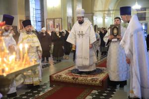 Настоятель Покровского храма с. Осиковка иерей Алексий Жиляев сослужил Правящему Архиерею за Божественной литургией