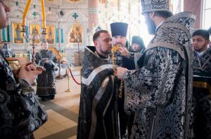 Архипастырь вручил богослужебные награды к празднику Святой Пасхи духовенству епархии