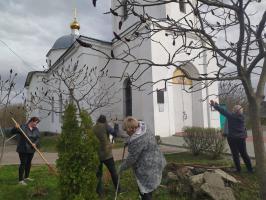 Православный субботник на территории Покровского храма с. Осиковка